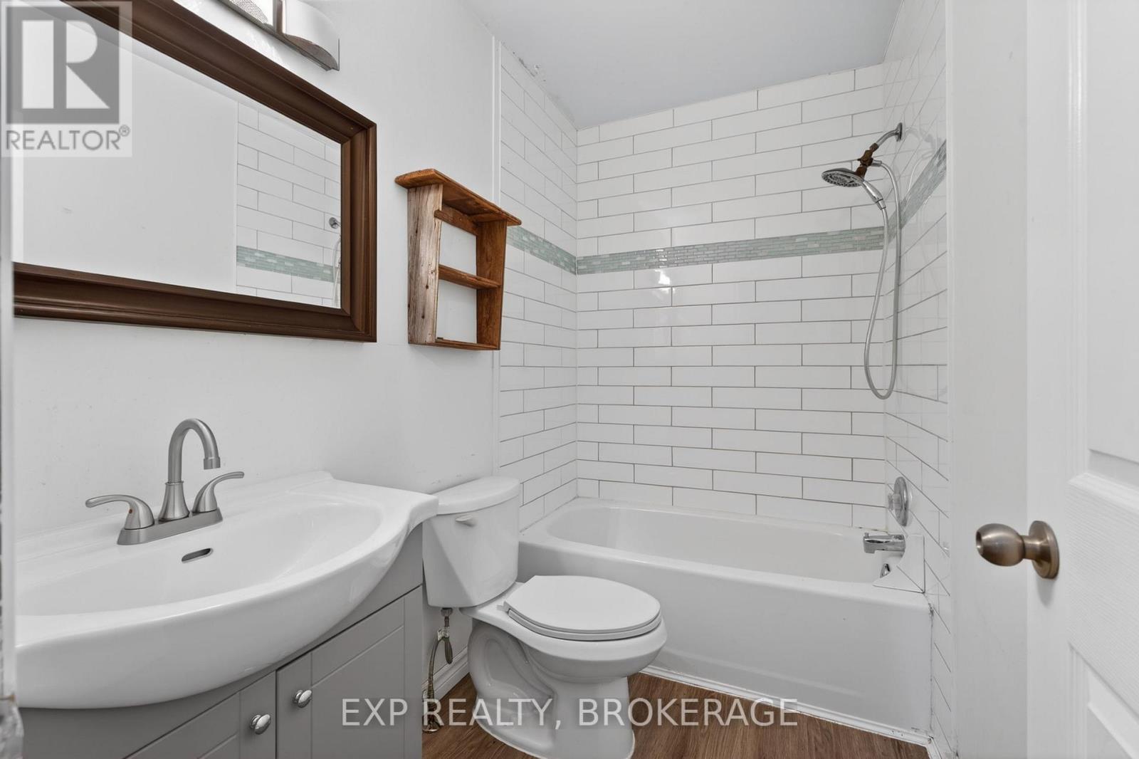 340 Palace Road Property Photo 11
