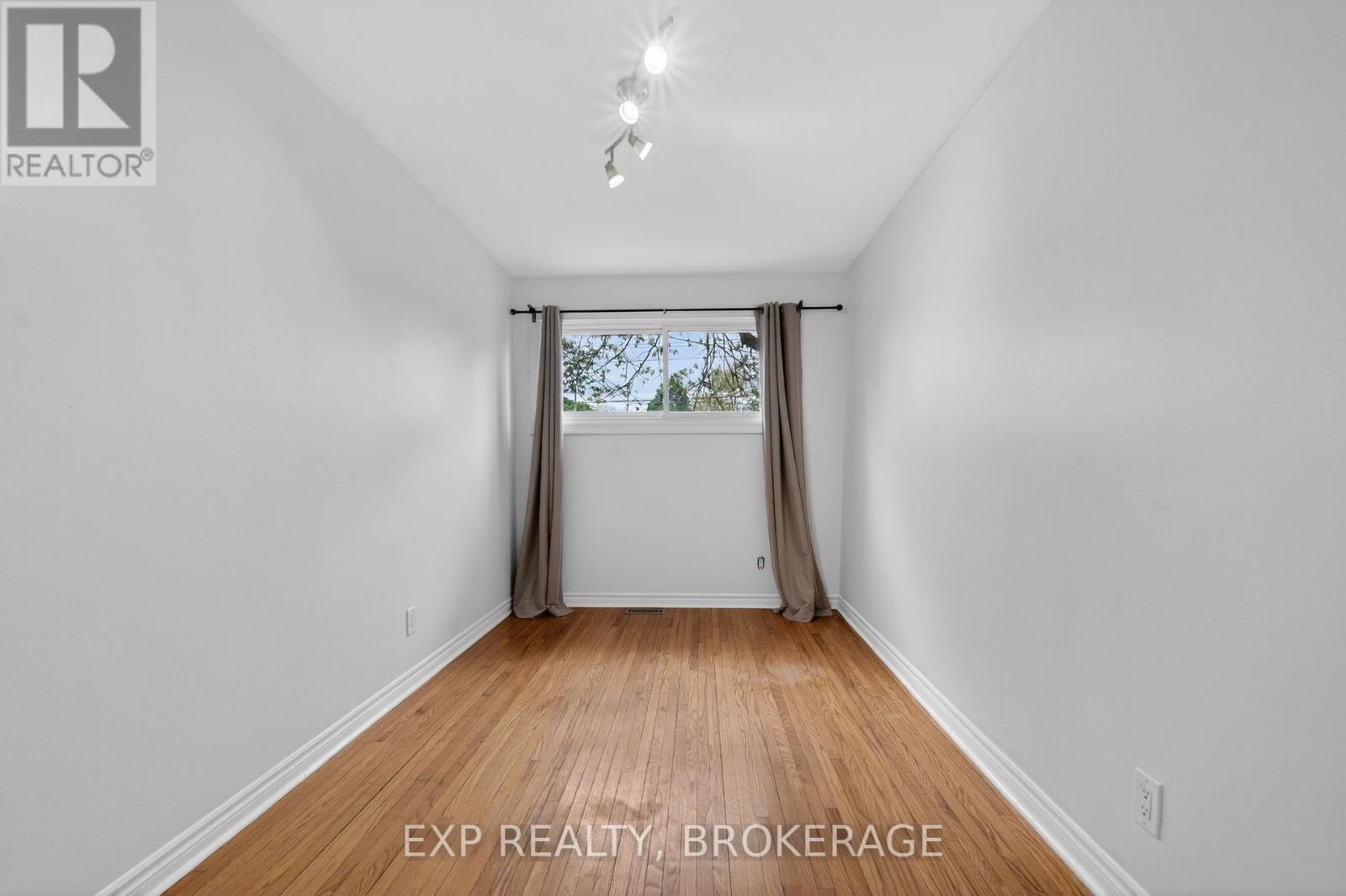 340 Palace Road Property Photo 12
