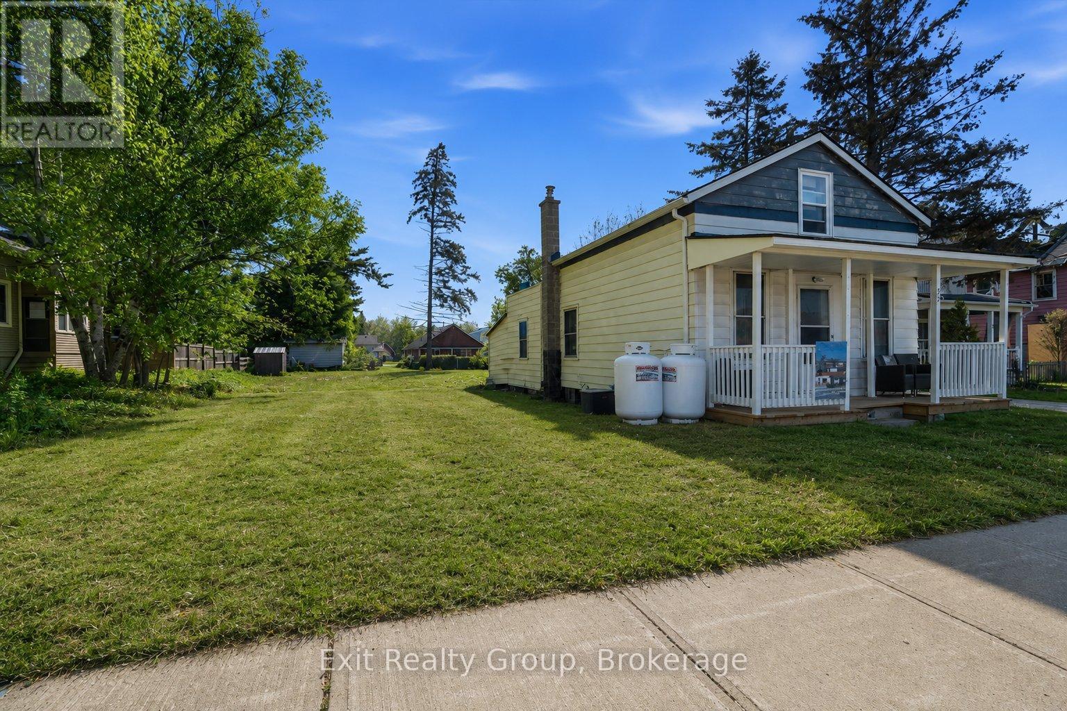 27 Young Street Property Photo 2