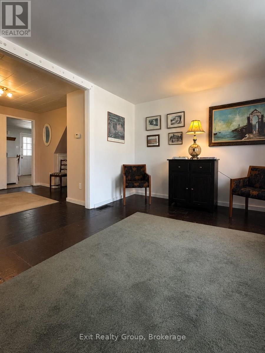 27 Young Street Property Photo 6