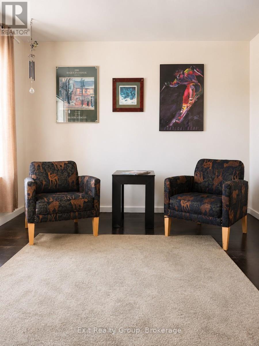 27 Young Street Property Photo 8