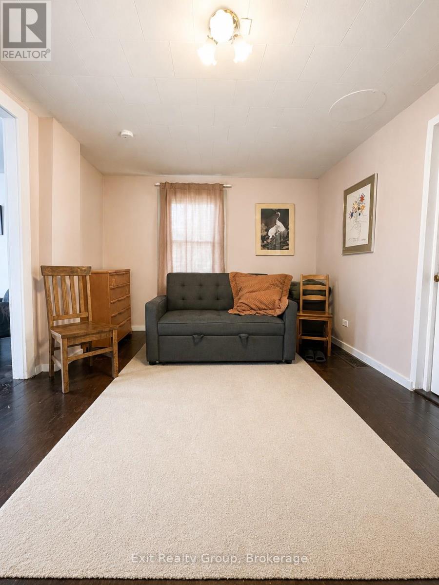 27 Young Street Property Photo 9
