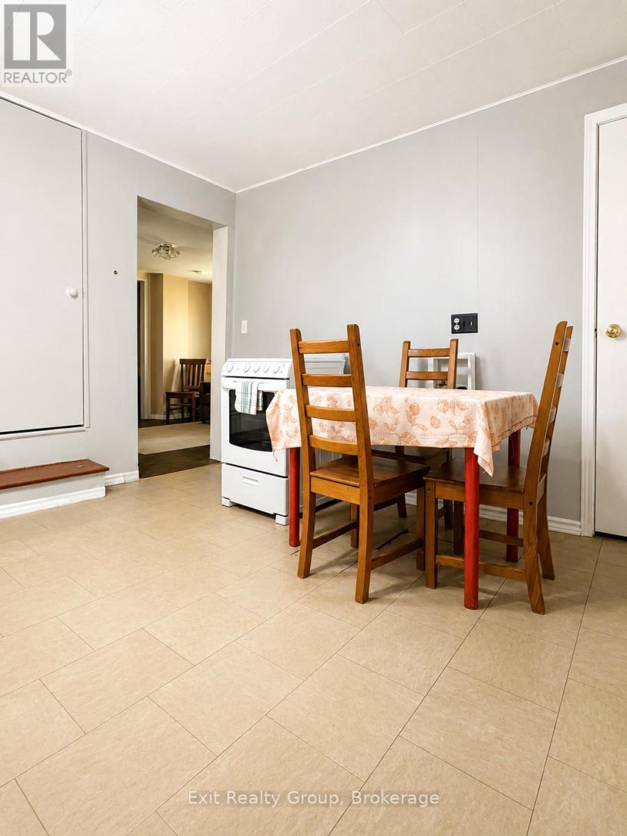27 Young Street Property Photo 11