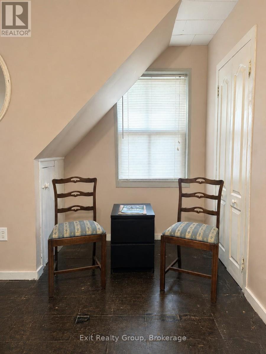 27 Young Street Property Photo 15