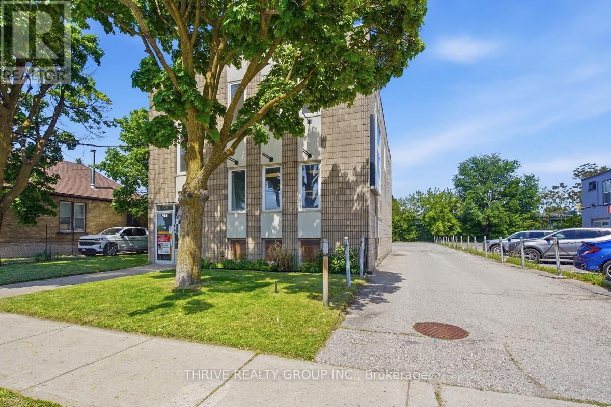 426 Third Street Property Photo 4