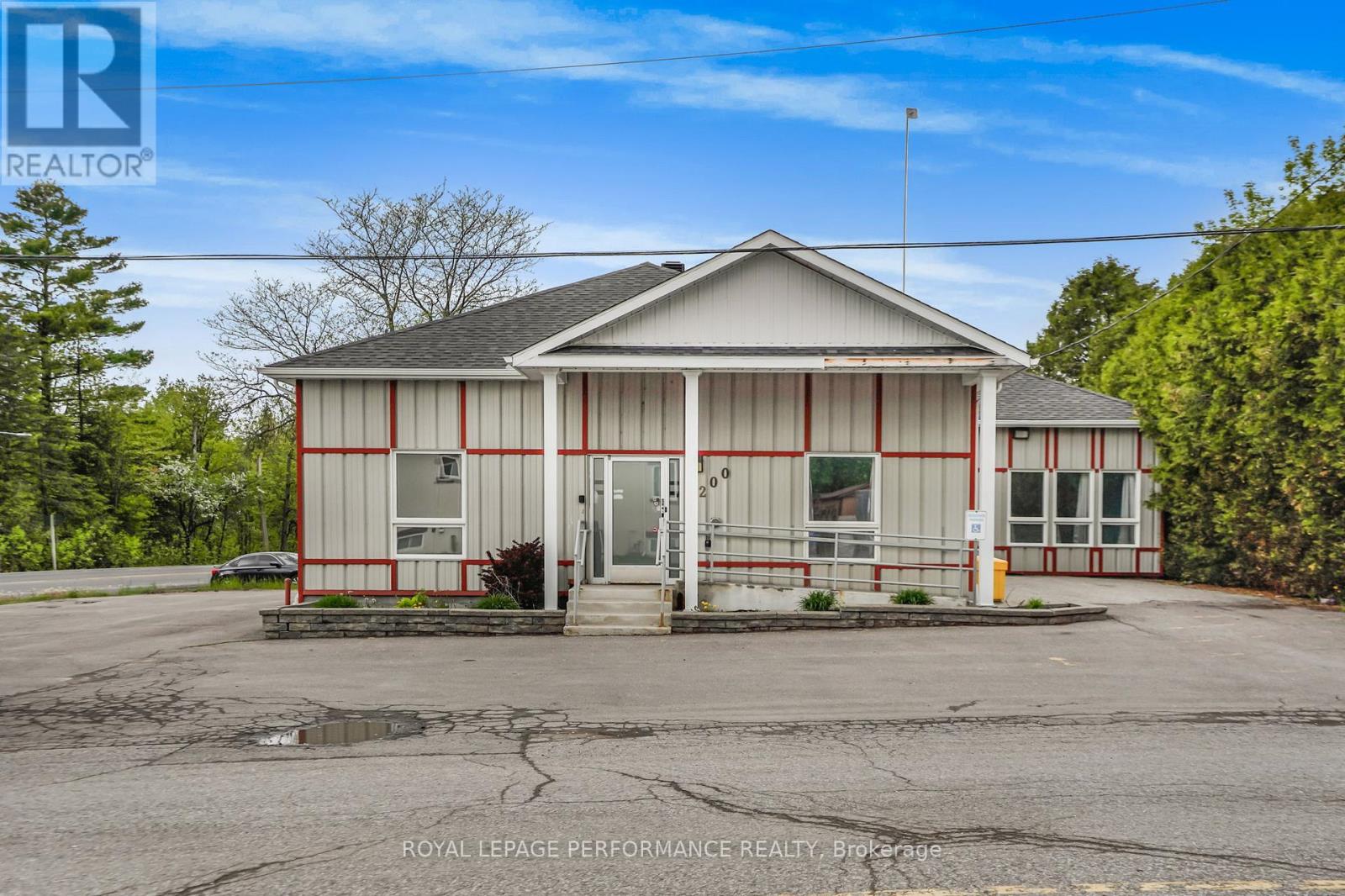 200 Du Comte Street Property Photo 3
