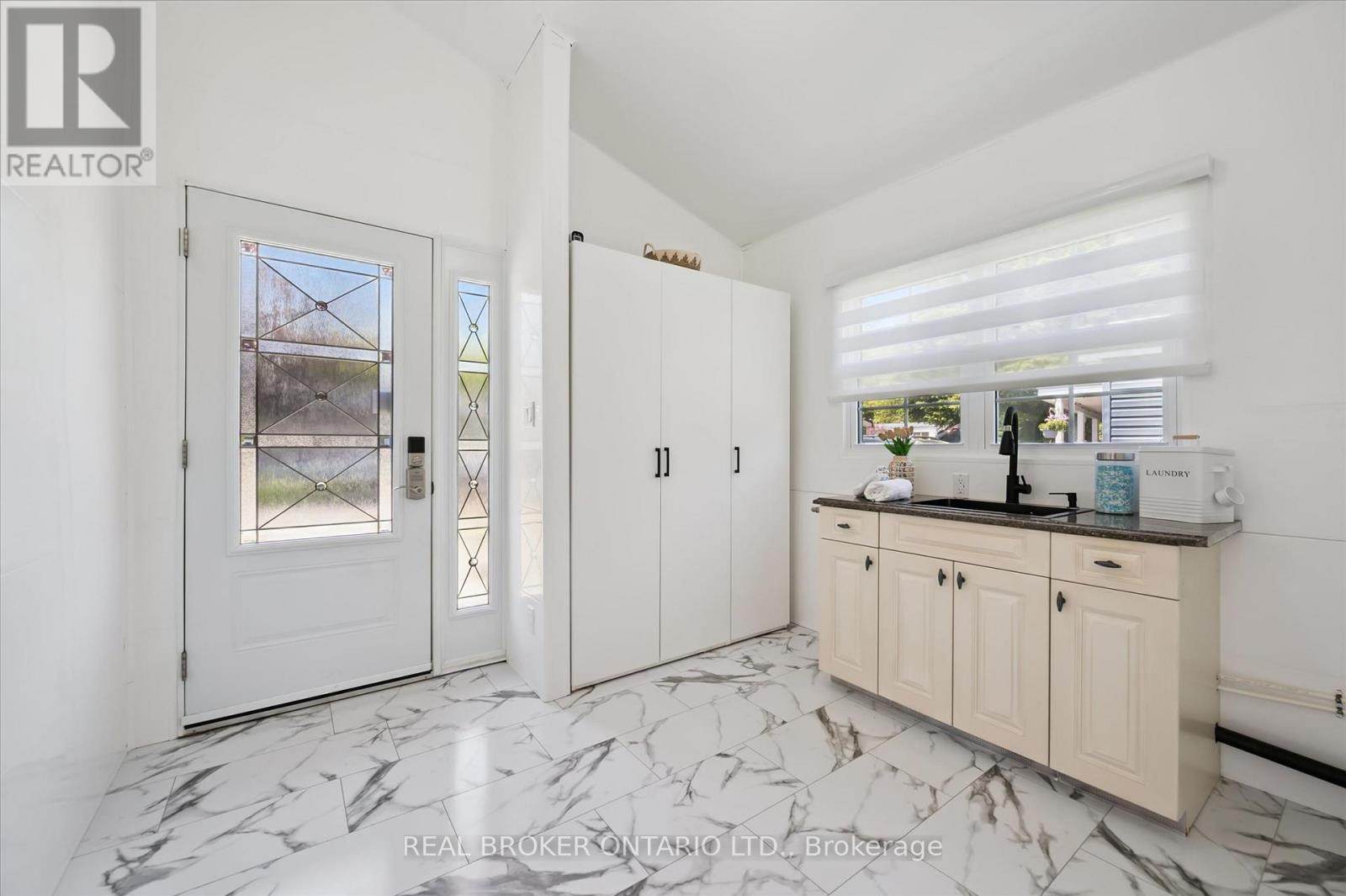 490 Spruce Street Property Photo 4