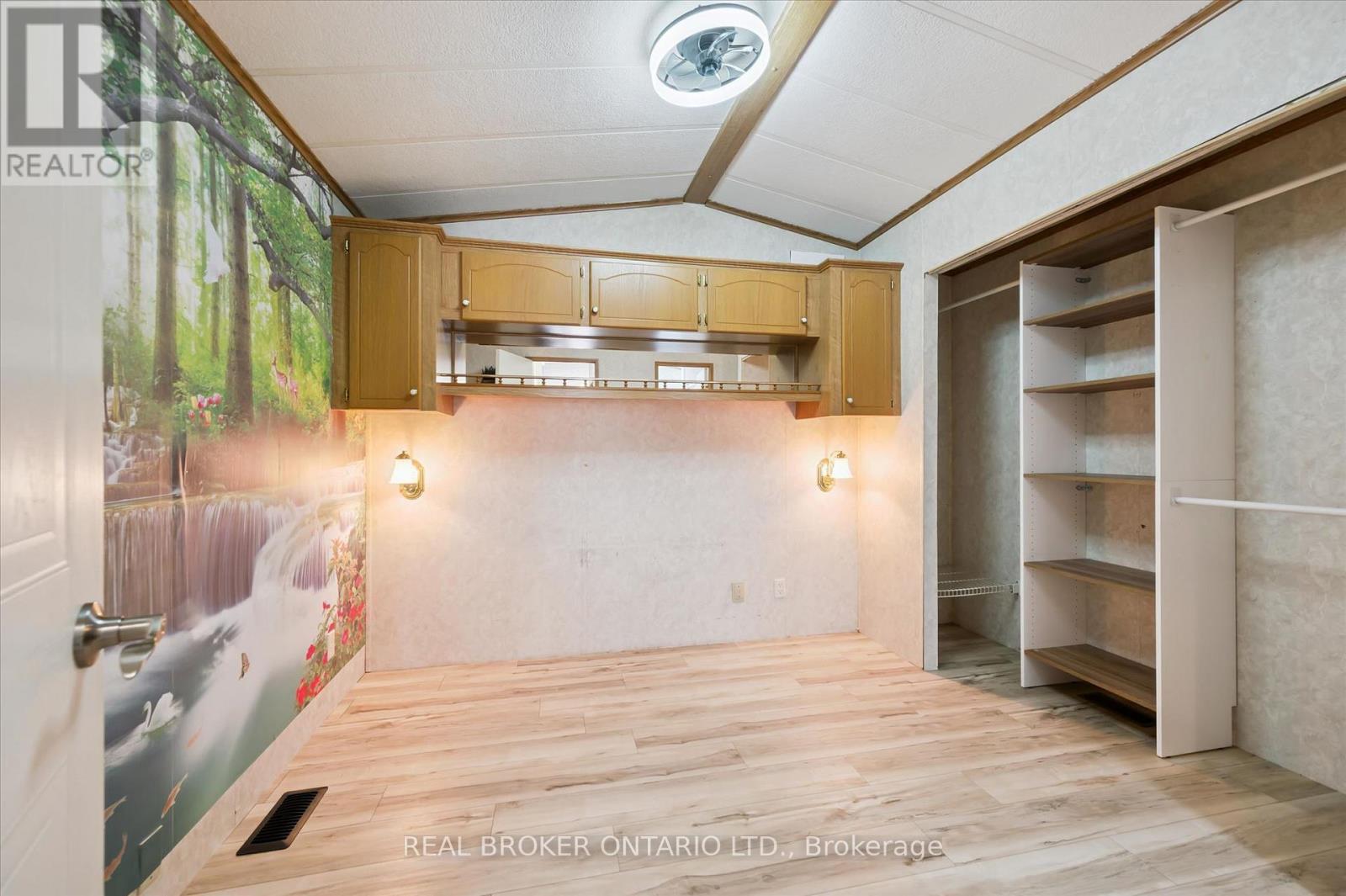 490 Spruce Street Property Photo 15