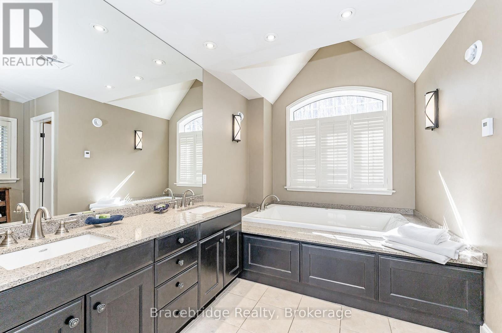 Sandfield 3 W3 - 3876 Muskoka Rd 118 Highway W Property Photo 25