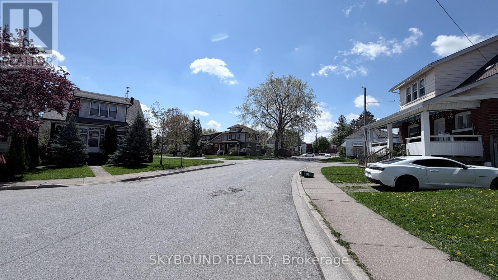 5113 St Lawrence Avenue Property Photo 3