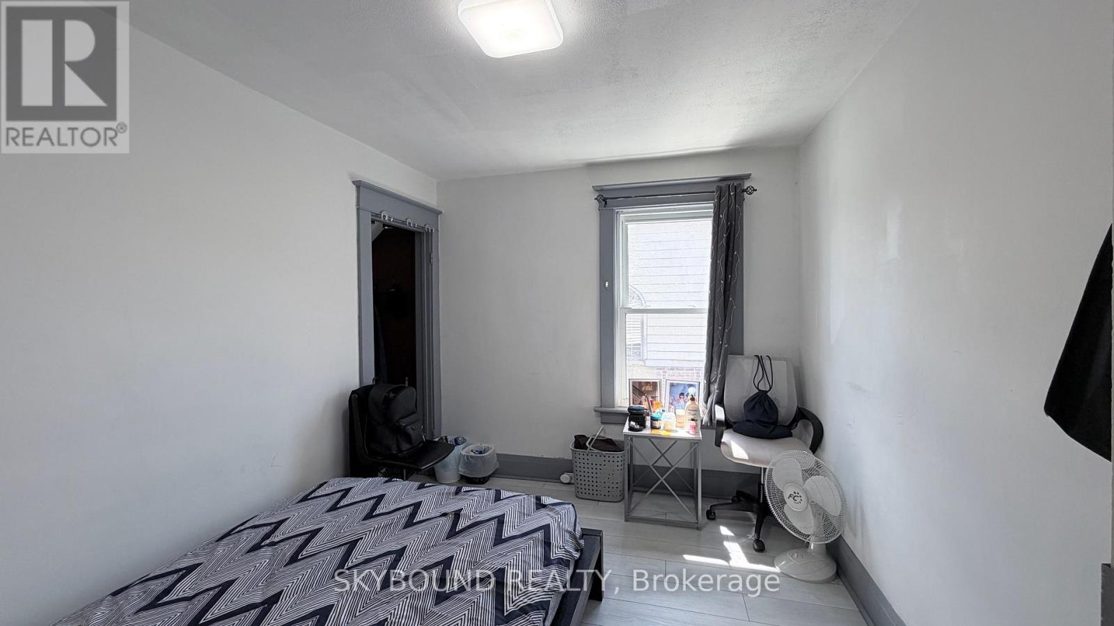 5113 St Lawrence Avenue Property Photo 9