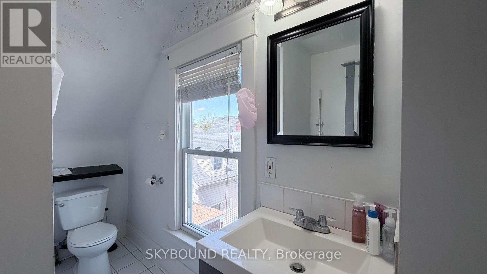 5113 St Lawrence Avenue Property Photo 10