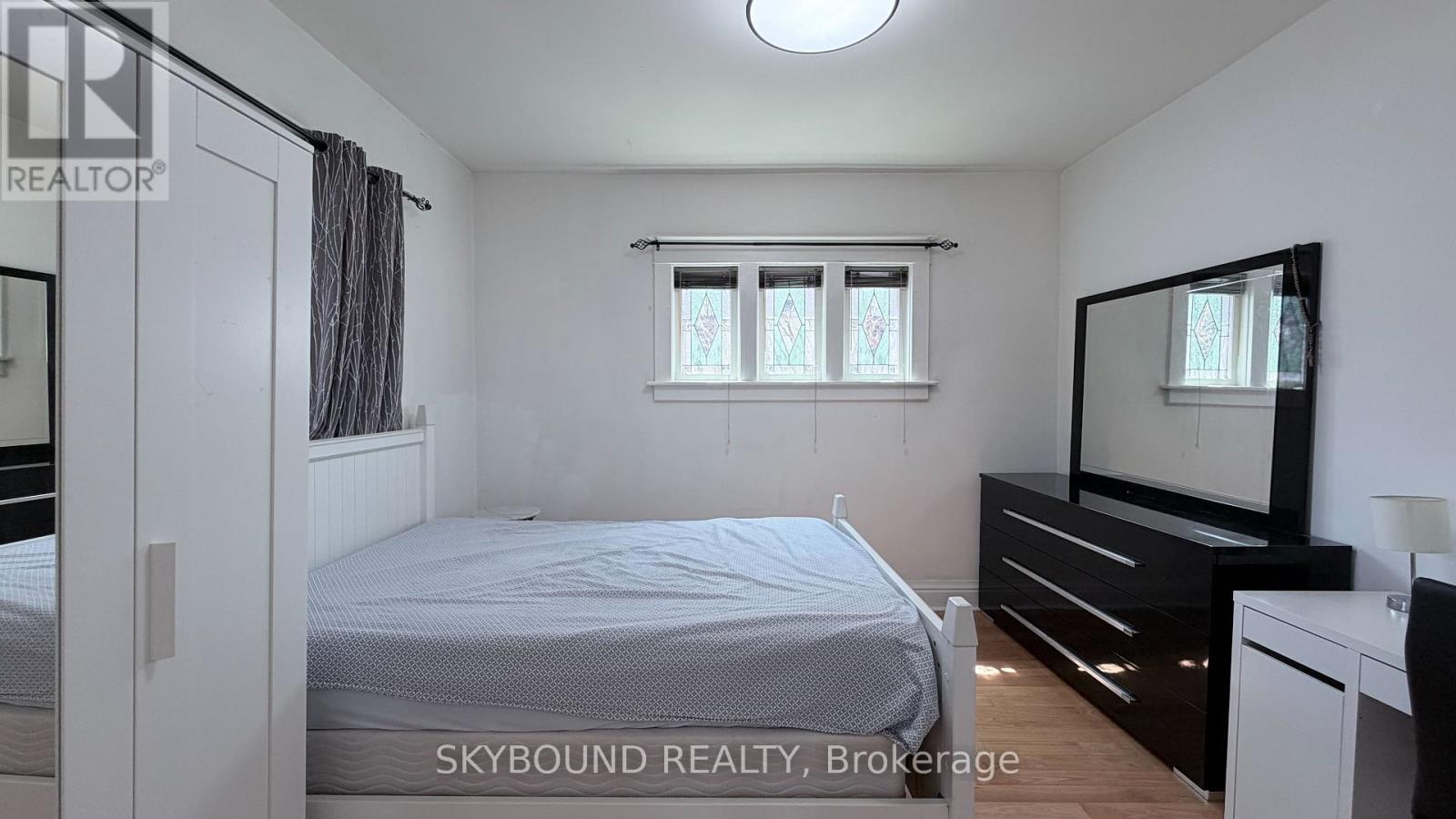 5113 St Lawrence Avenue Property Photo 13