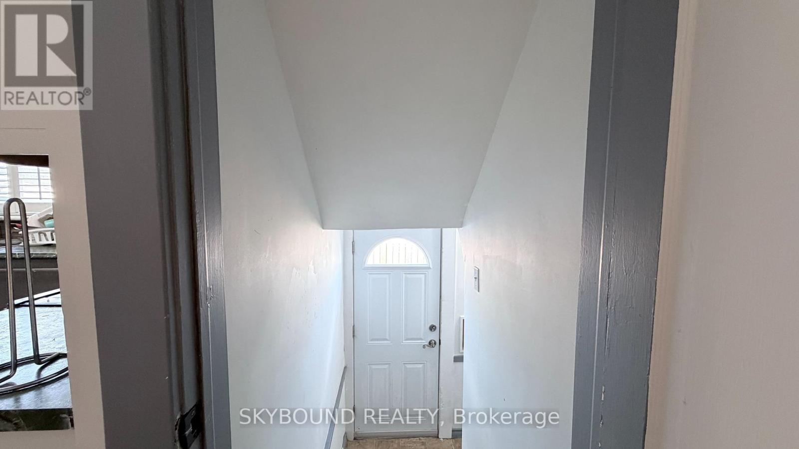 5113 St Lawrence Avenue Property Photo 15