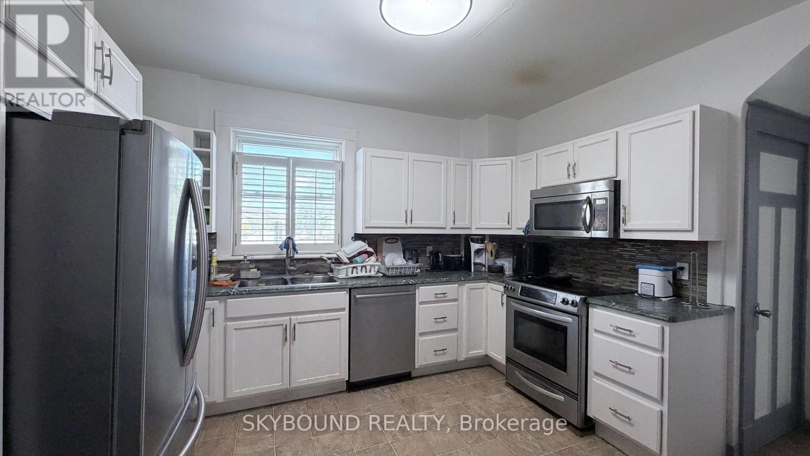 5113 St Lawrence Avenue Property Photo 16
