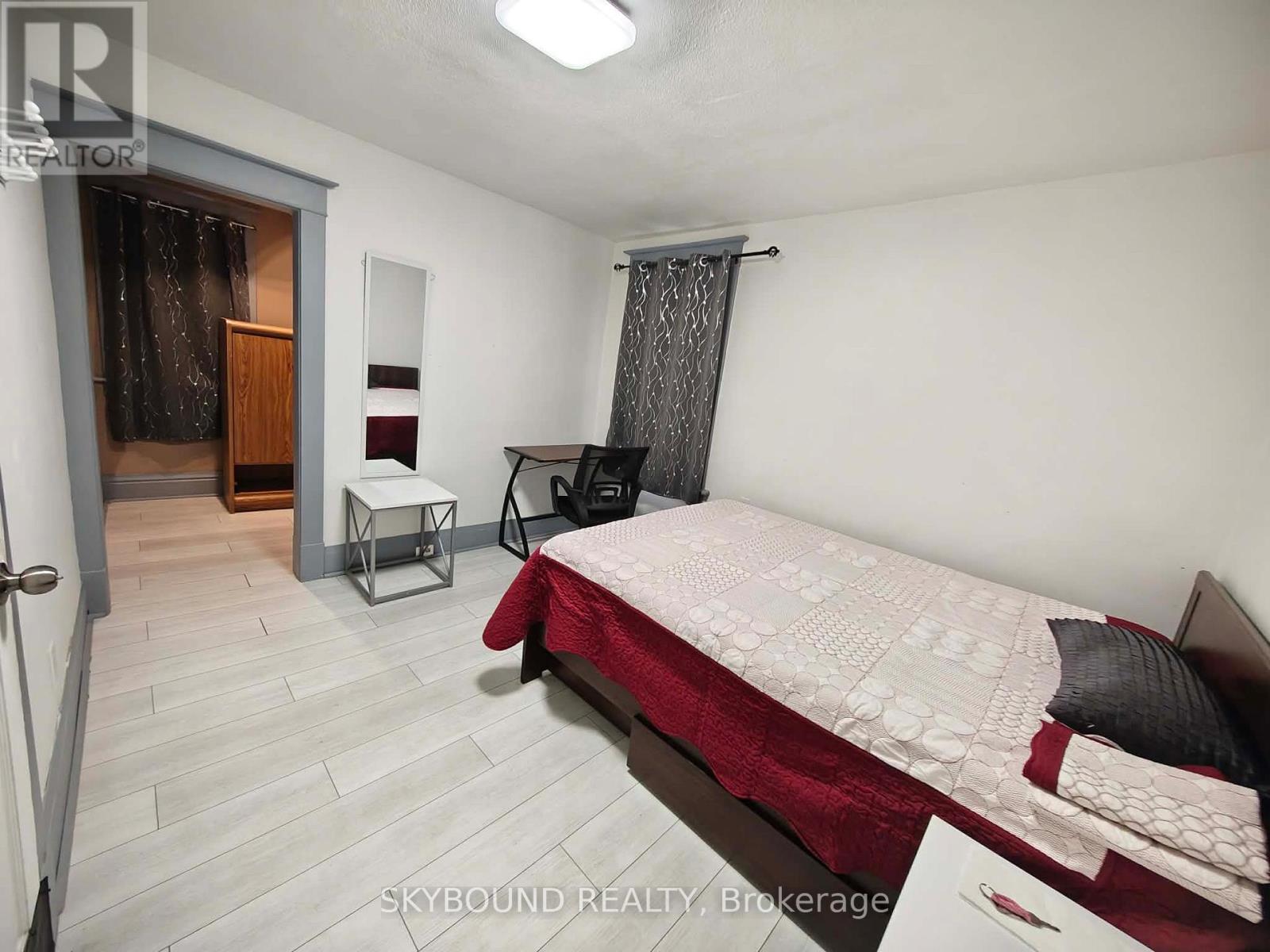 5113 St Lawrence Avenue Property Photo 24