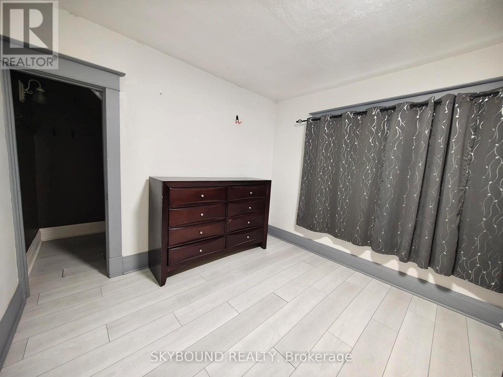 5113 St Lawrence Avenue Property Photo 32