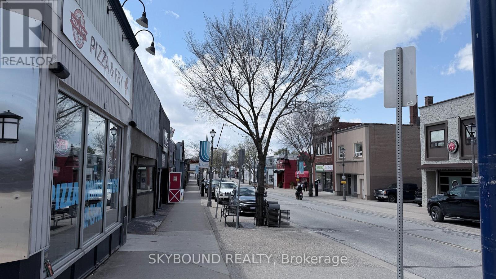 4572 Queen Street Property Photo 2