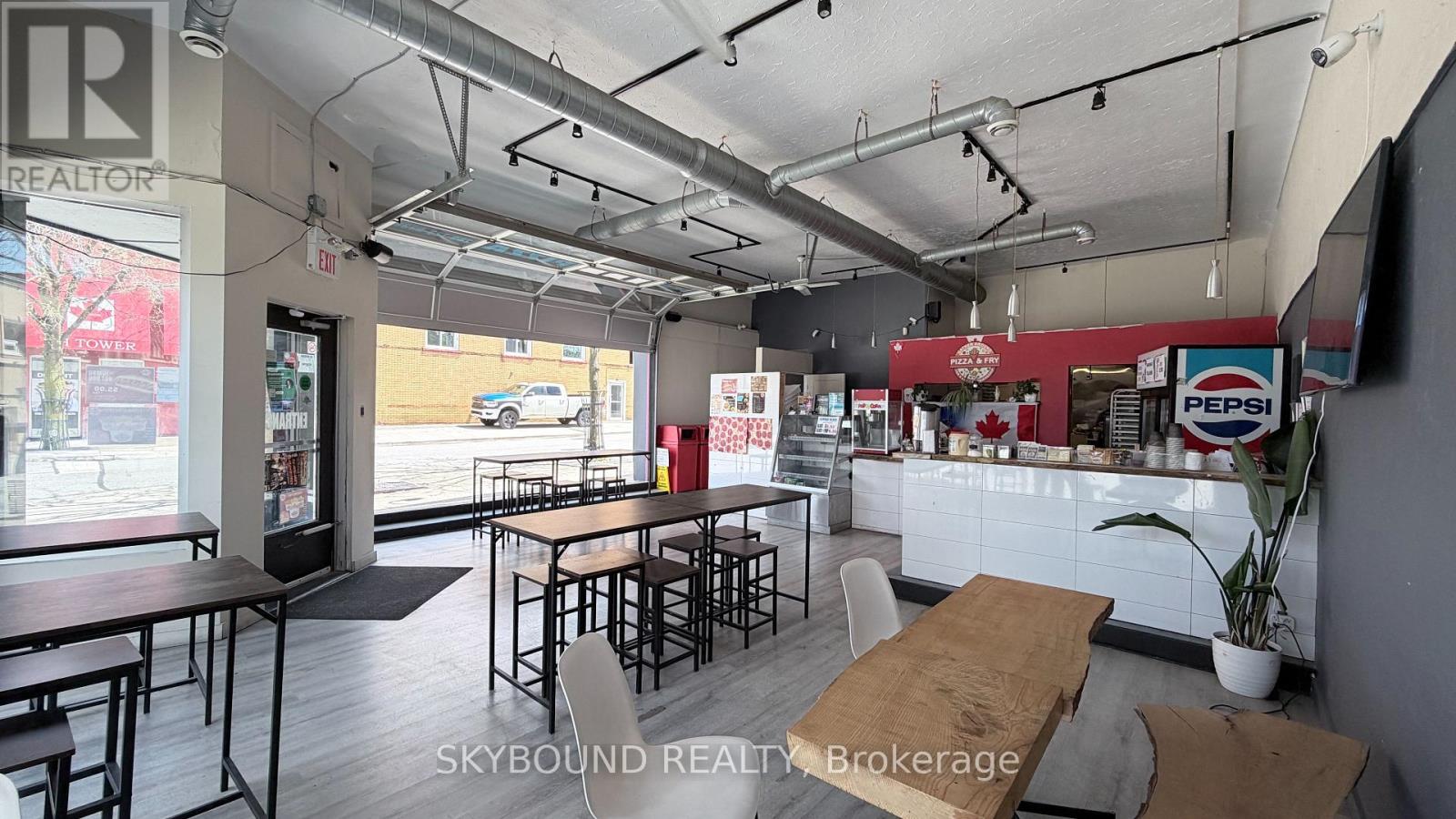 4572 Queen Street Property Photo 8