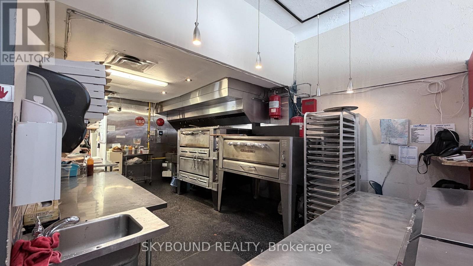 4572 Queen Street Property Photo 12