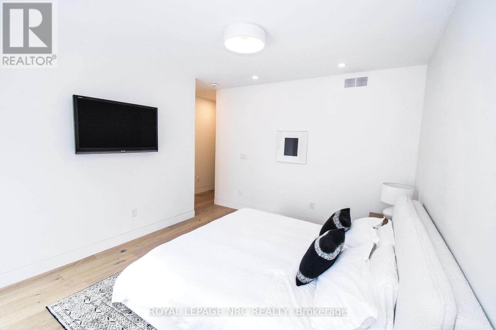 82 Ivy Crescent Property Photo 24