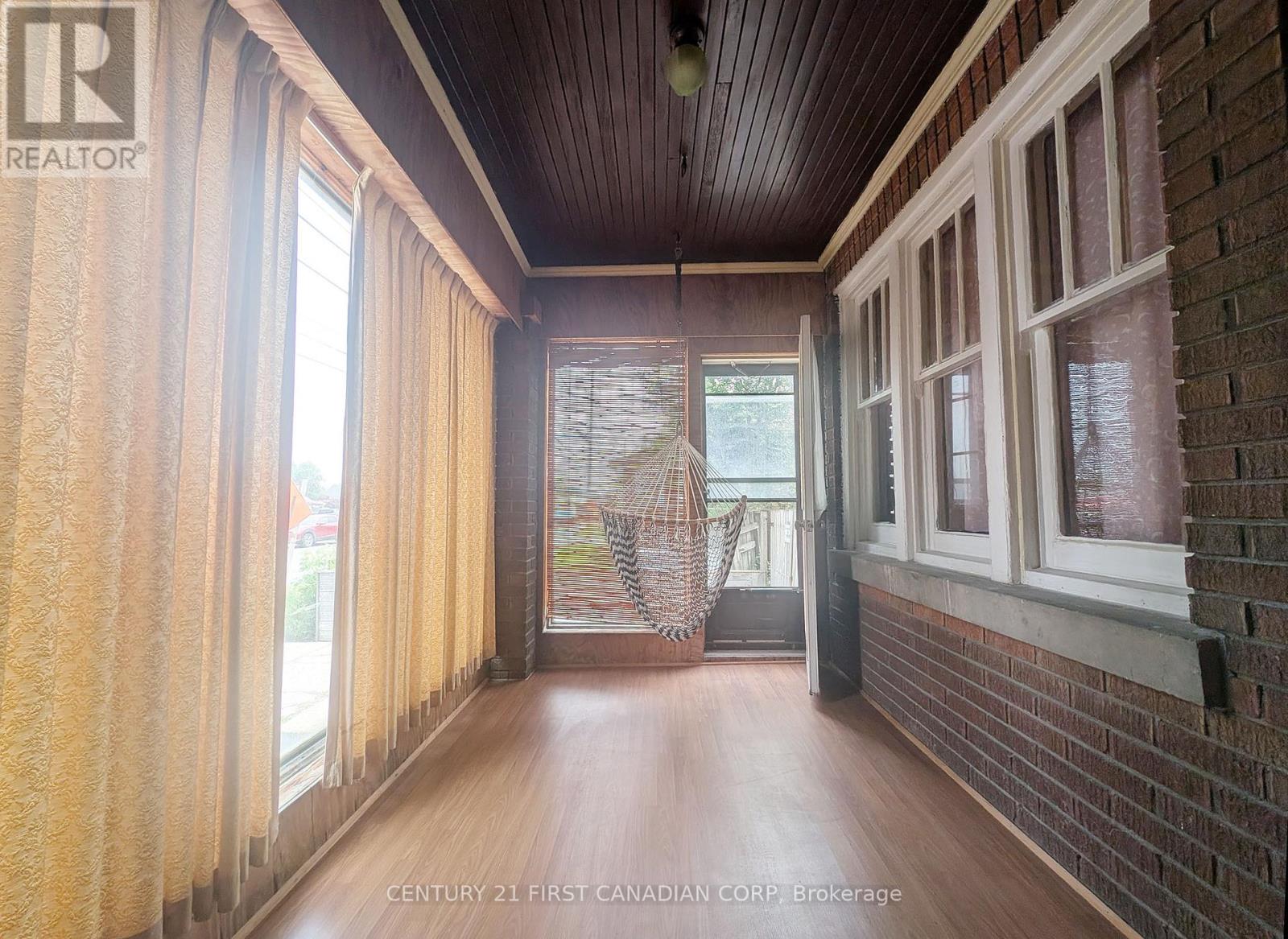 1169 Oxford Street E Property Photo 6