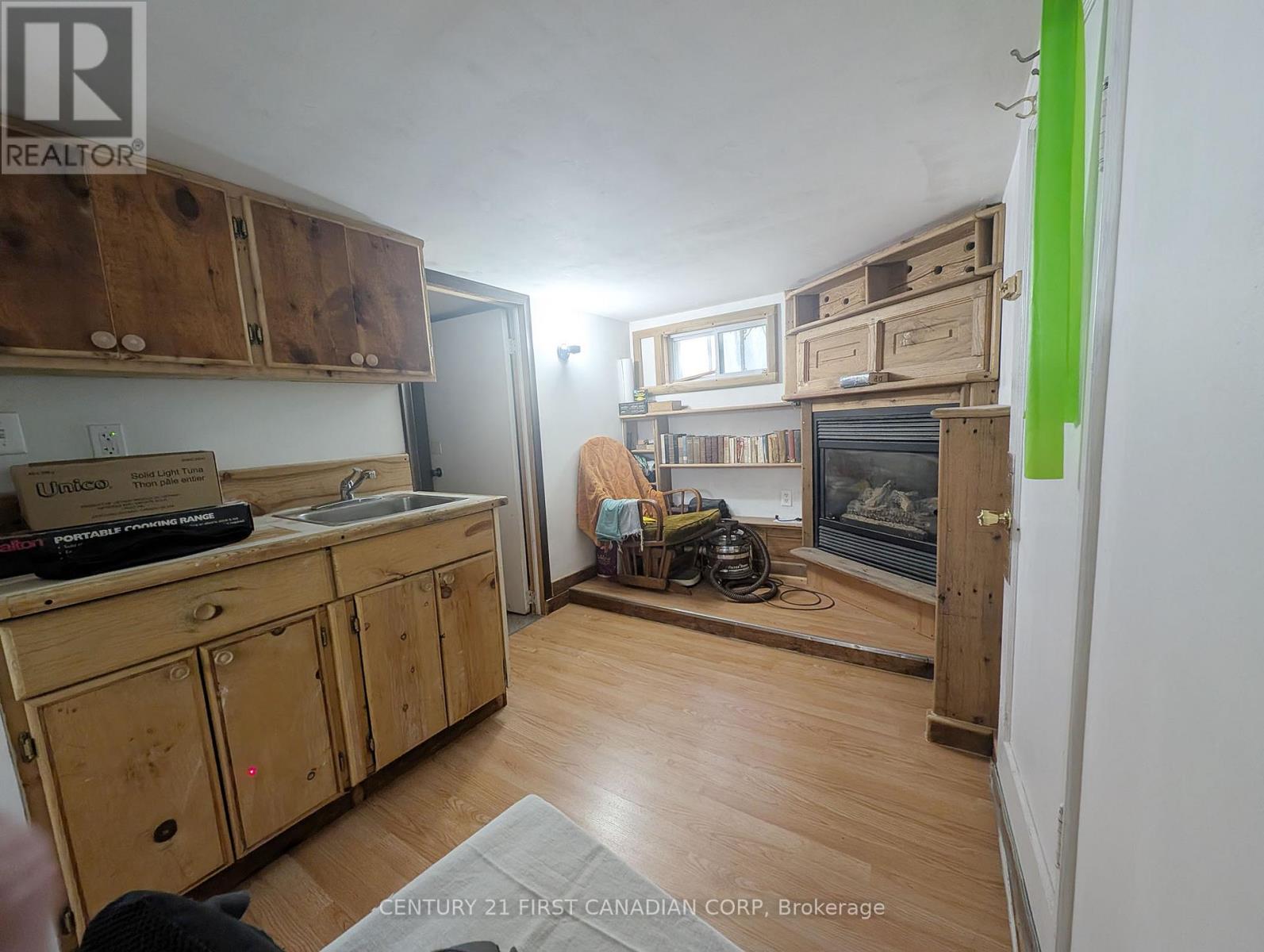1169 Oxford Street E Property Photo 10