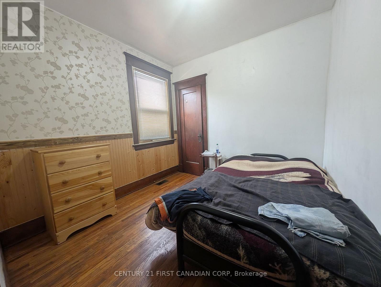 1169 Oxford Street E Property Photo 13