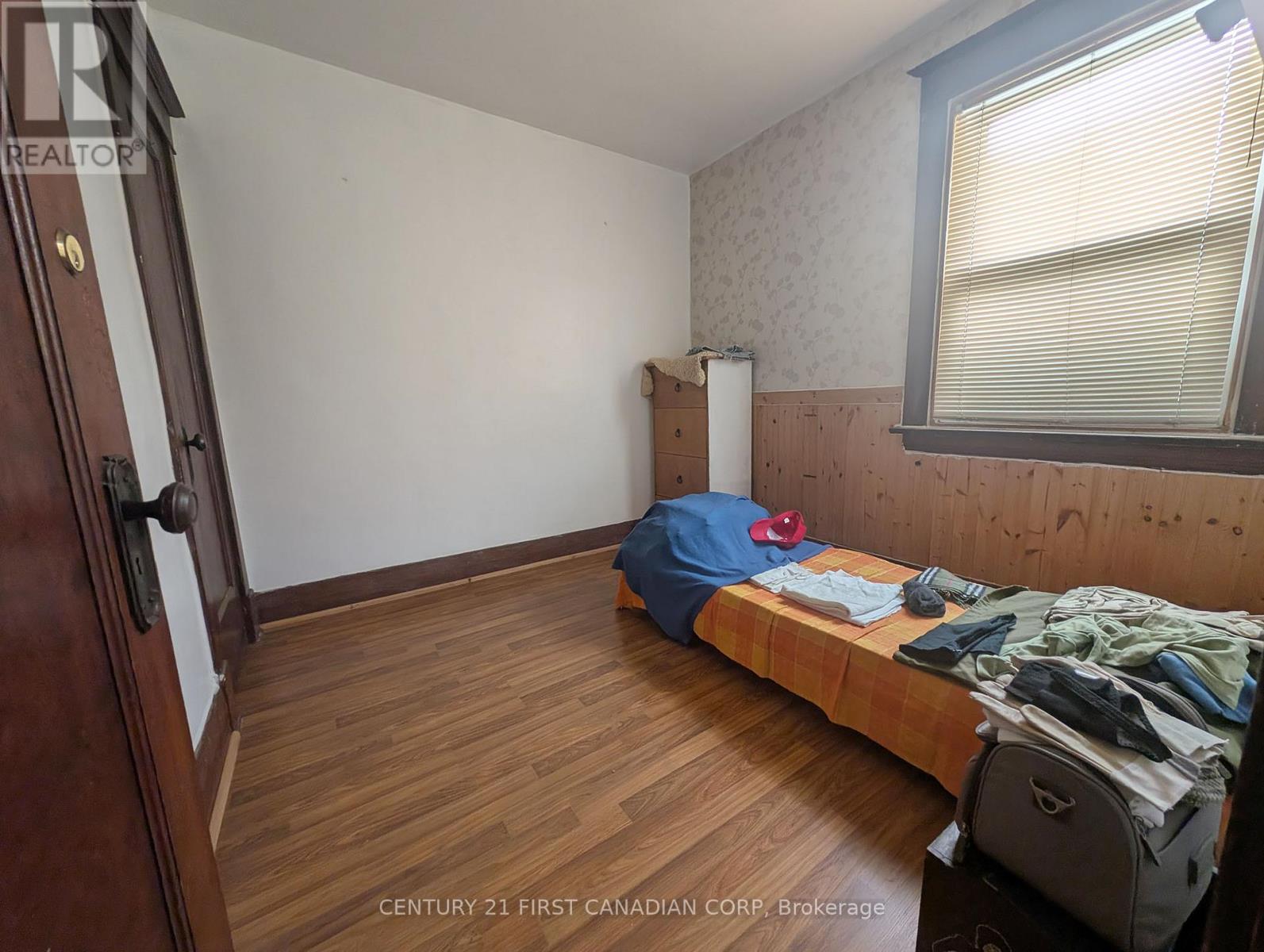 1169 Oxford Street E Property Photo 14