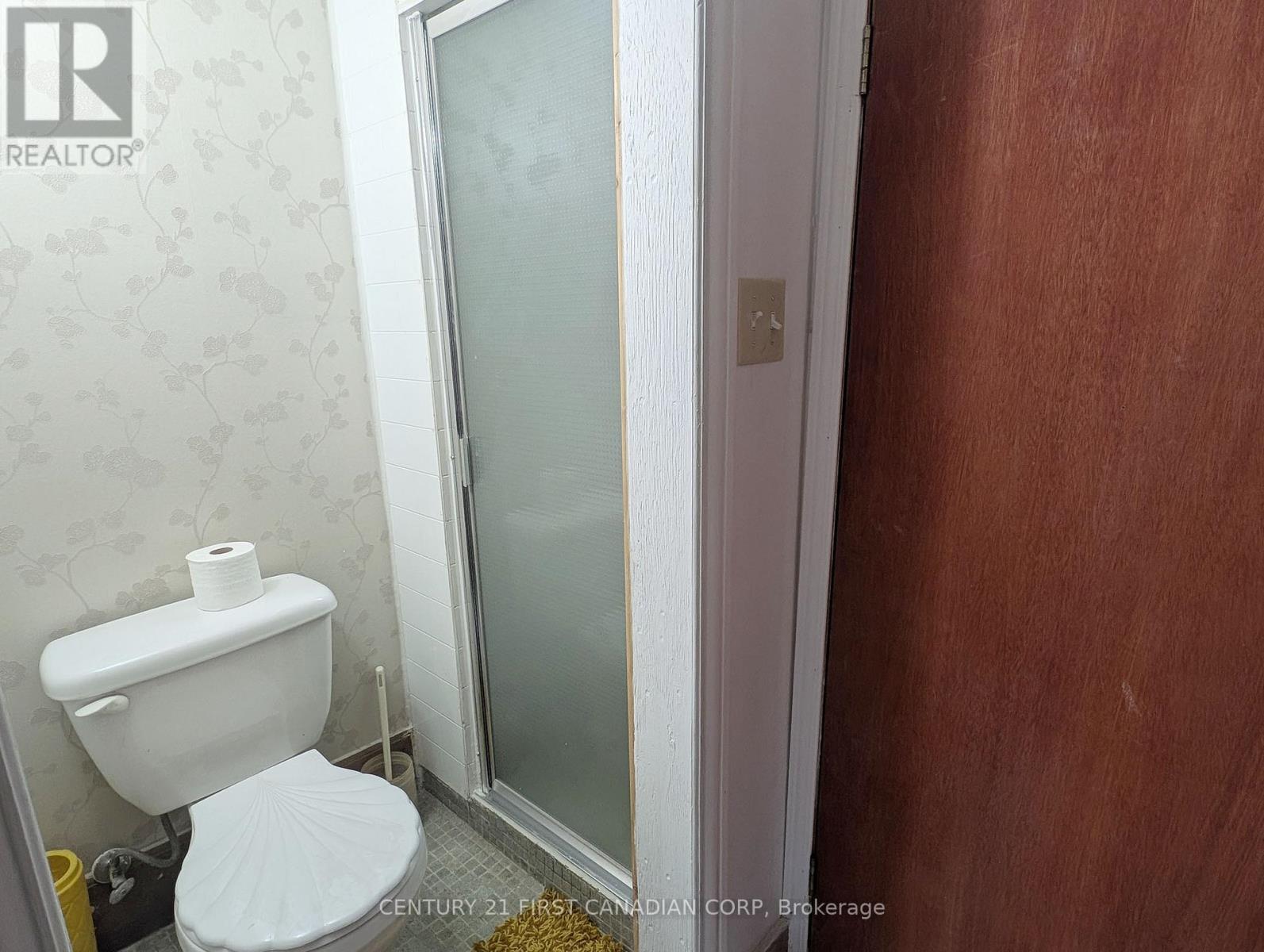 1169 Oxford Street E Property Photo 17