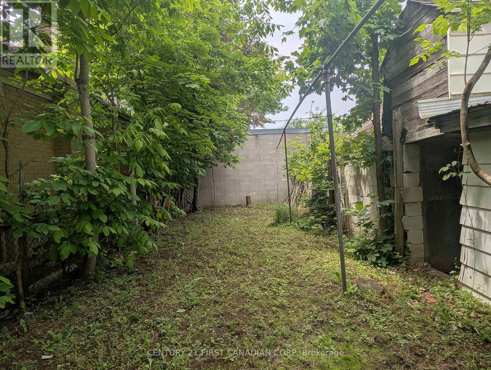 1169 Oxford Street E Property Photo 24
