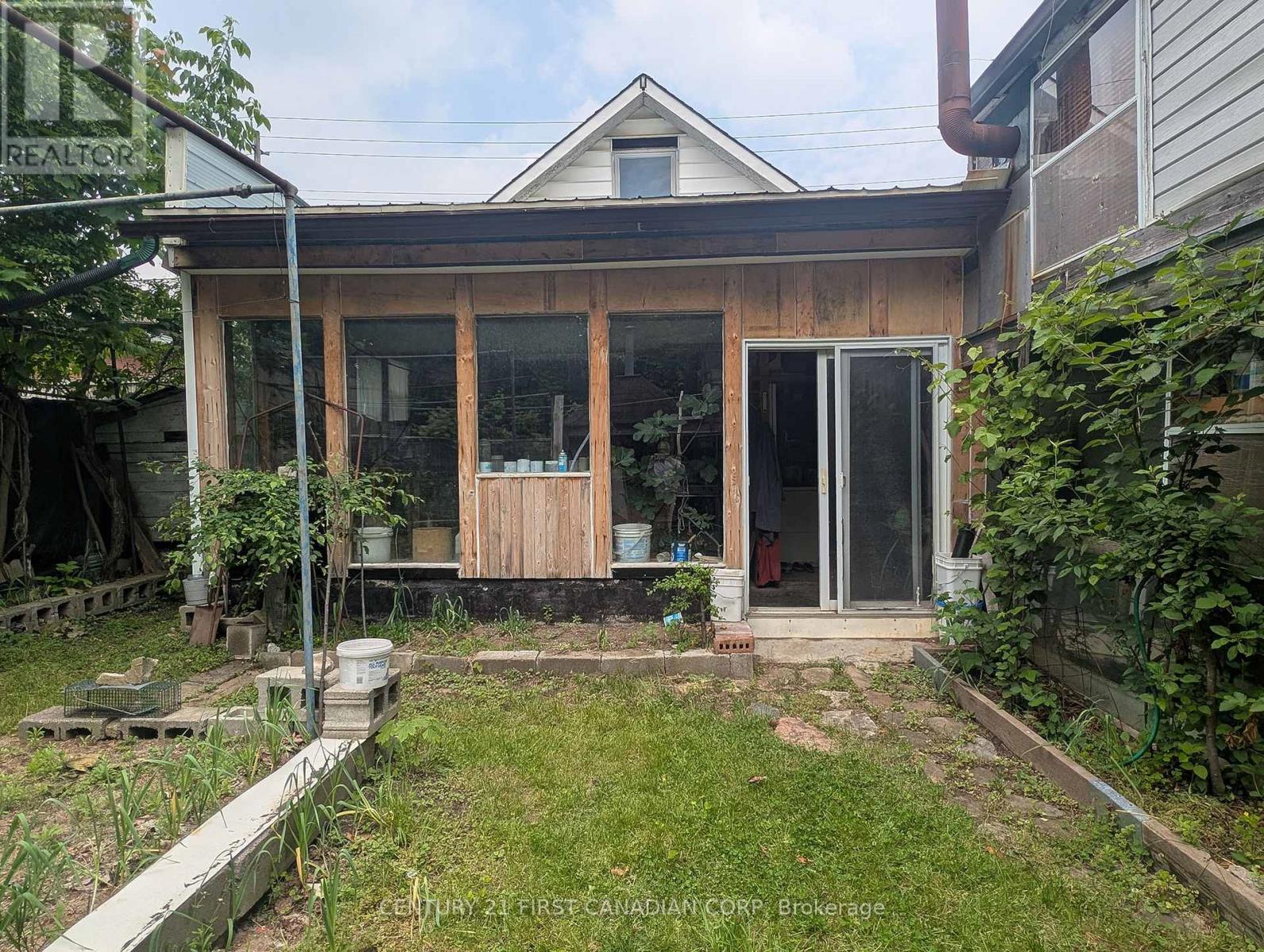 1169 Oxford Street E Property Photo 26