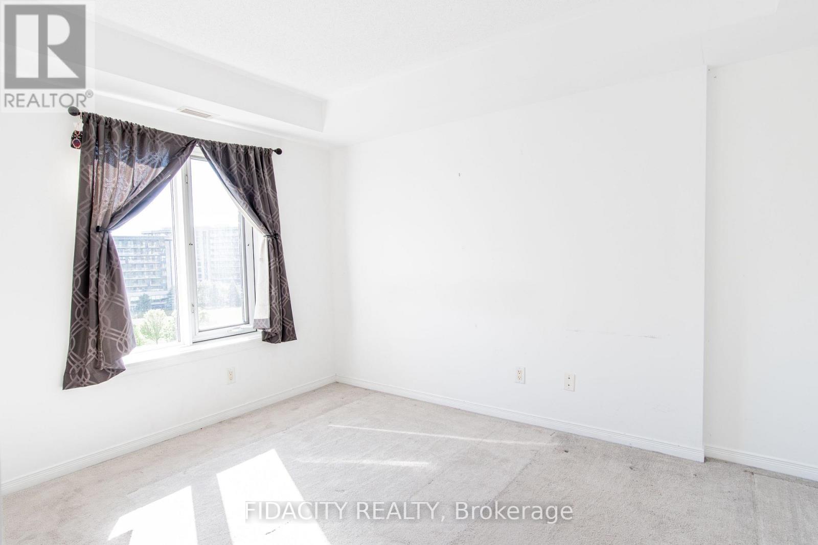 7n - 310 Central Park Drive Property Photo 8