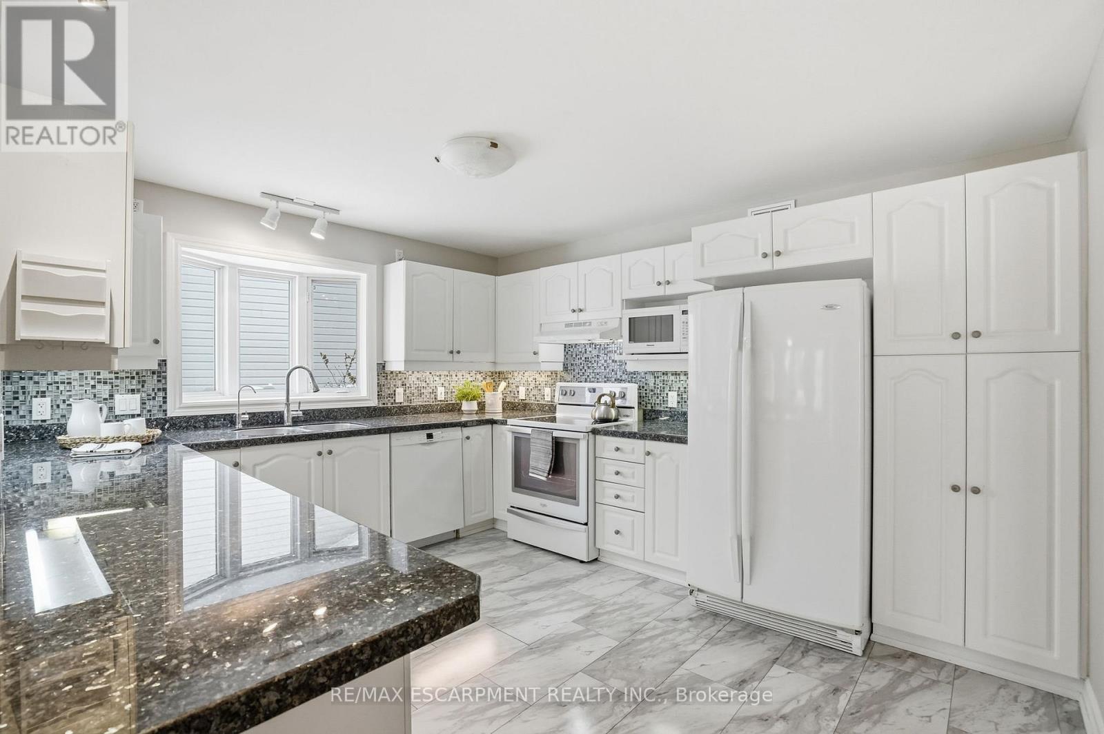 148 Glenariff Drive Property Photo 9