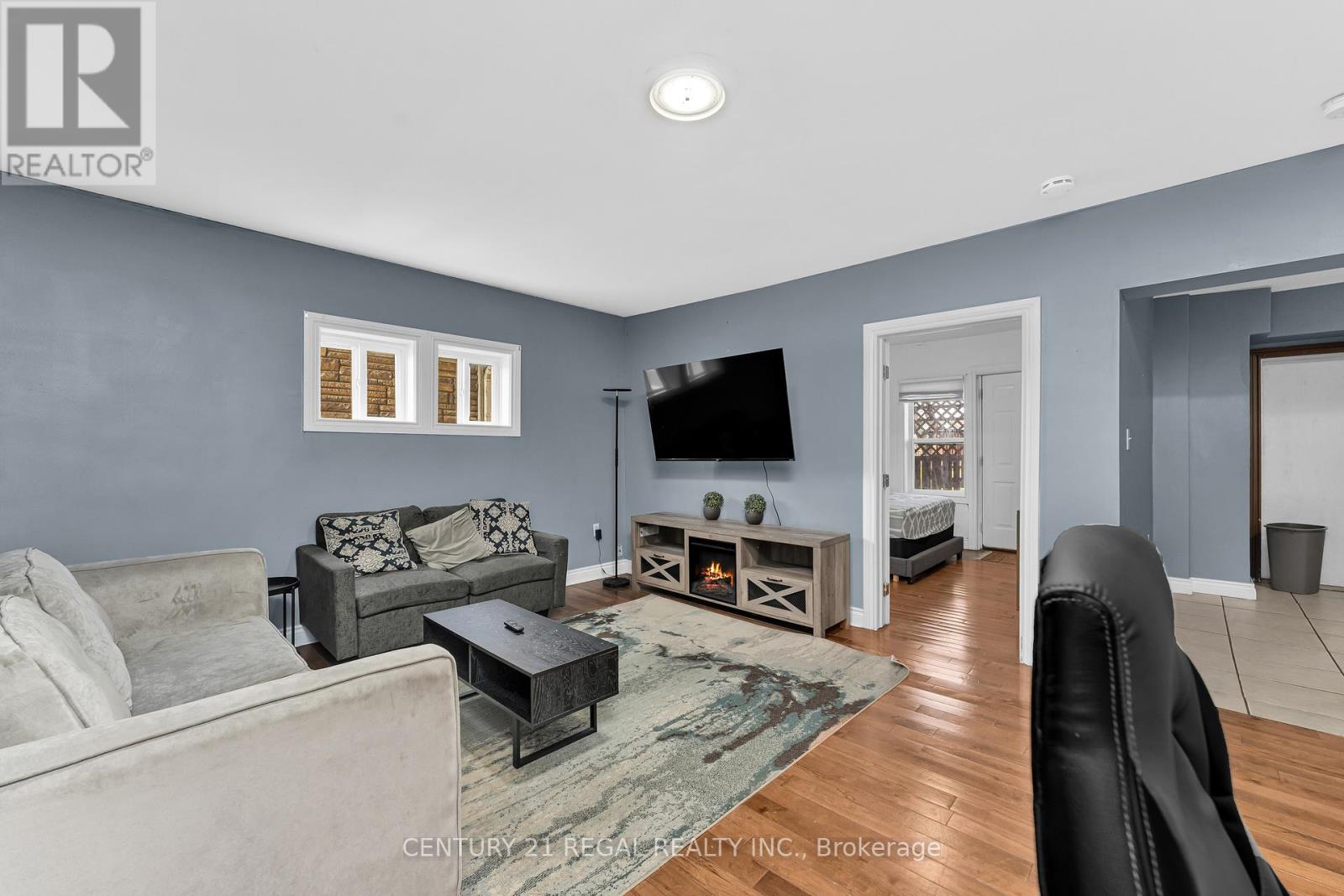 942 Tecumseh Road E Property Photo 4