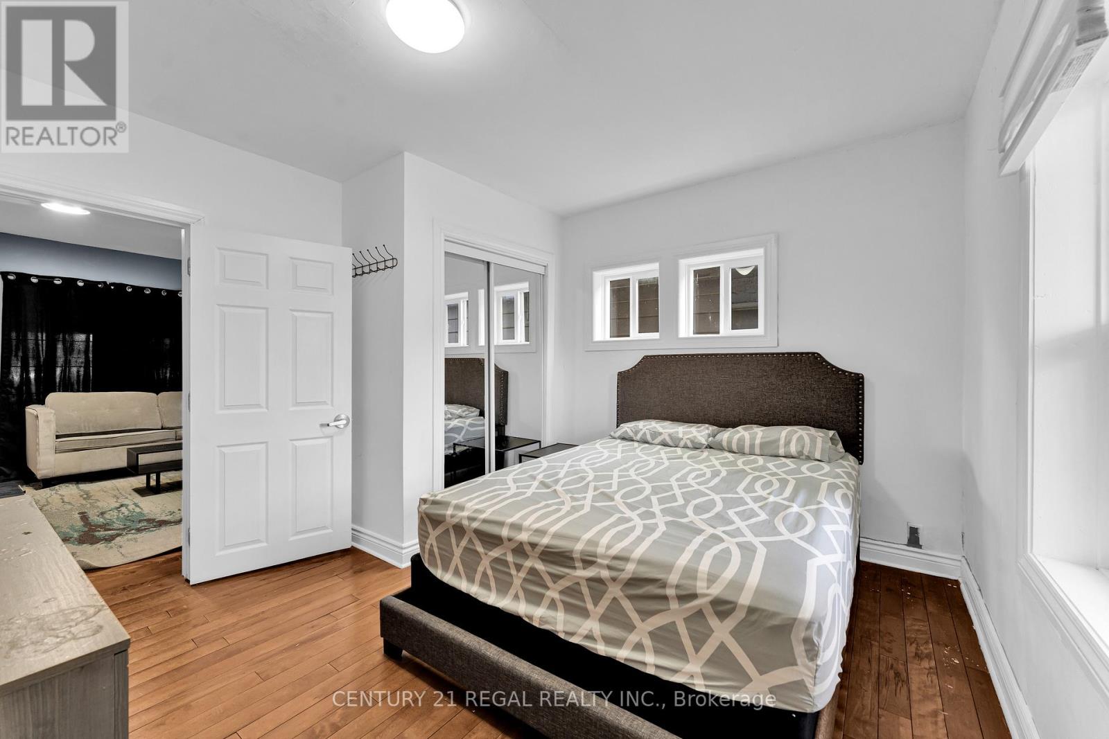 942 Tecumseh Road E Property Photo 12