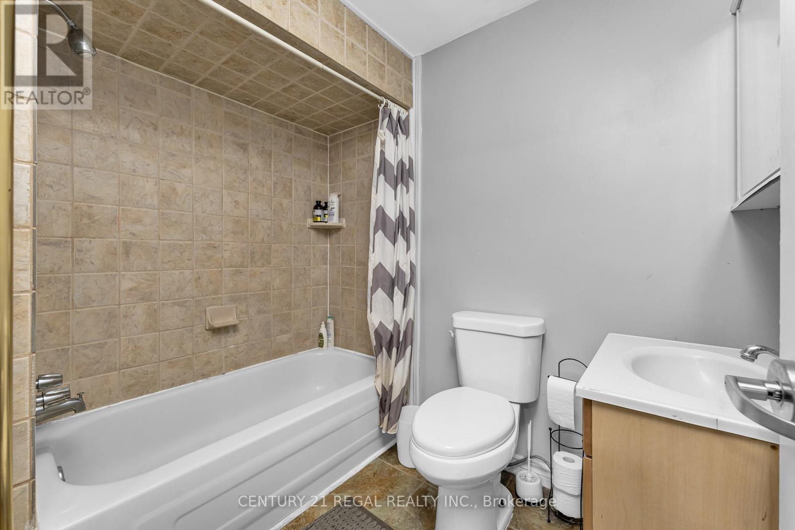 942 Tecumseh Road E Property Photo 13
