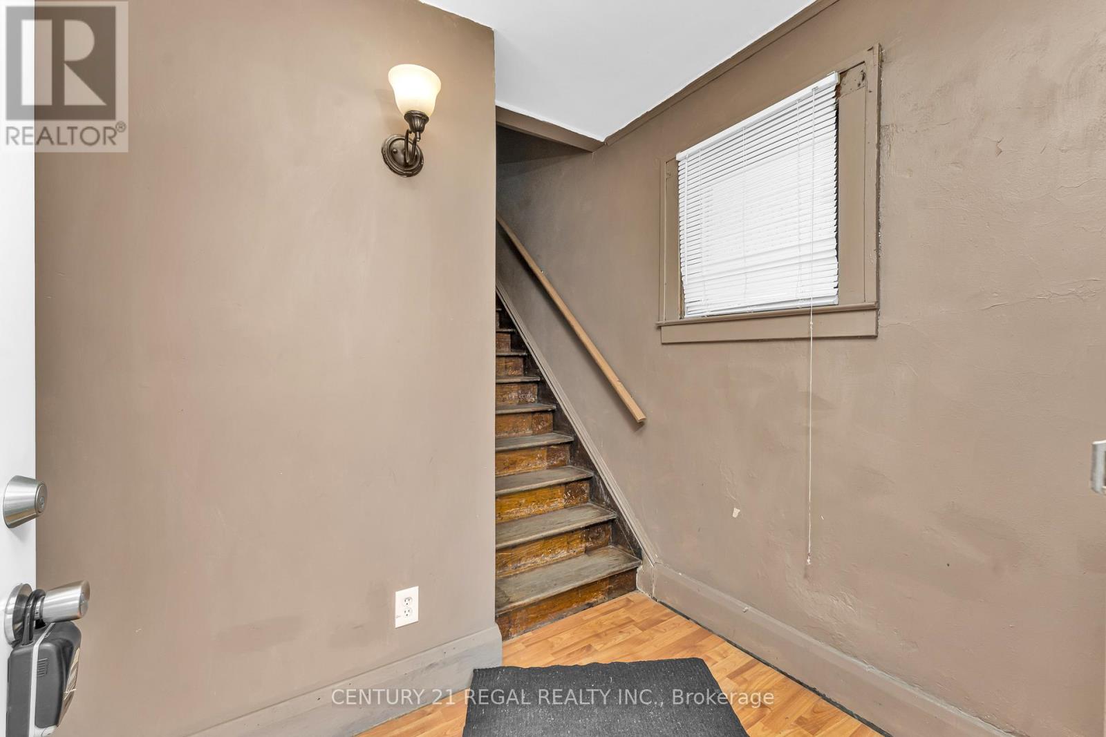 942 Tecumseh Road E Property Photo 15