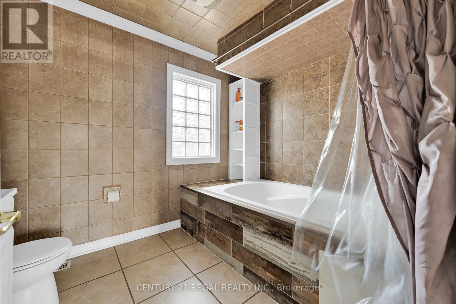 942 Tecumseh Road E Property Photo 23