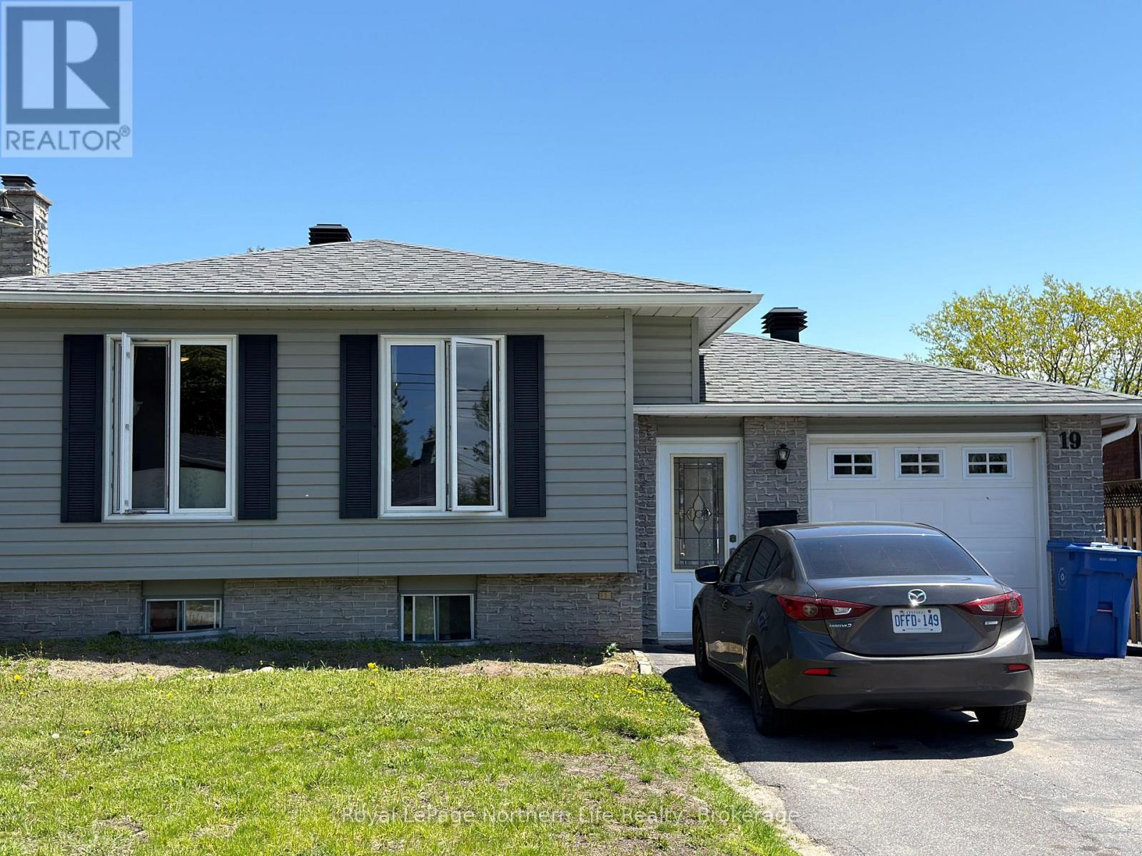 19 BELLEVIEW CRESCENT