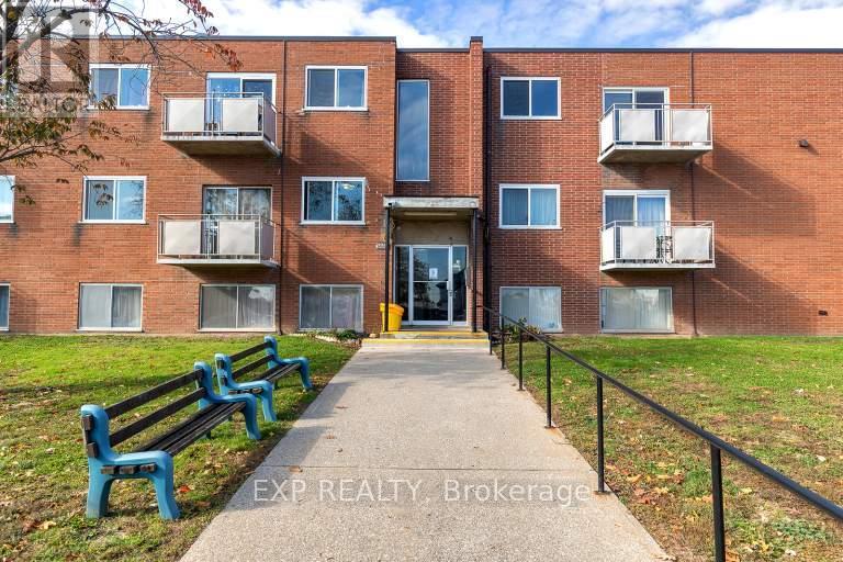 3 - 3815 PORTAGE ROAD