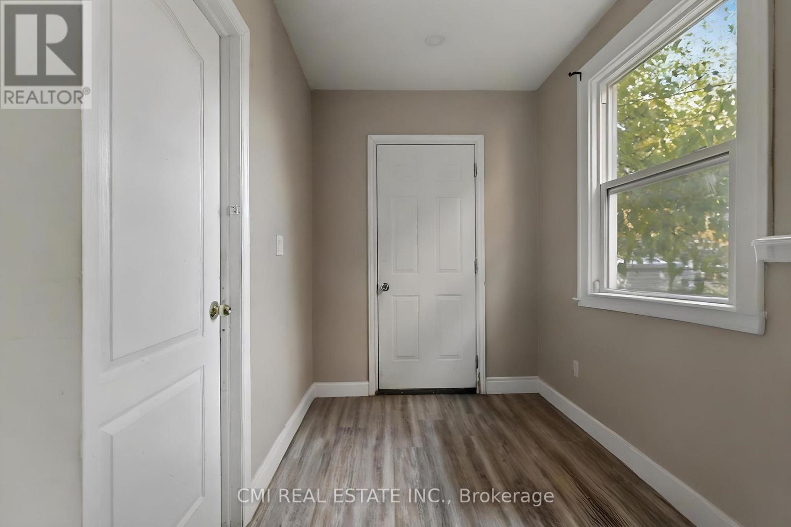 122 Montrose Street Property Photo 5