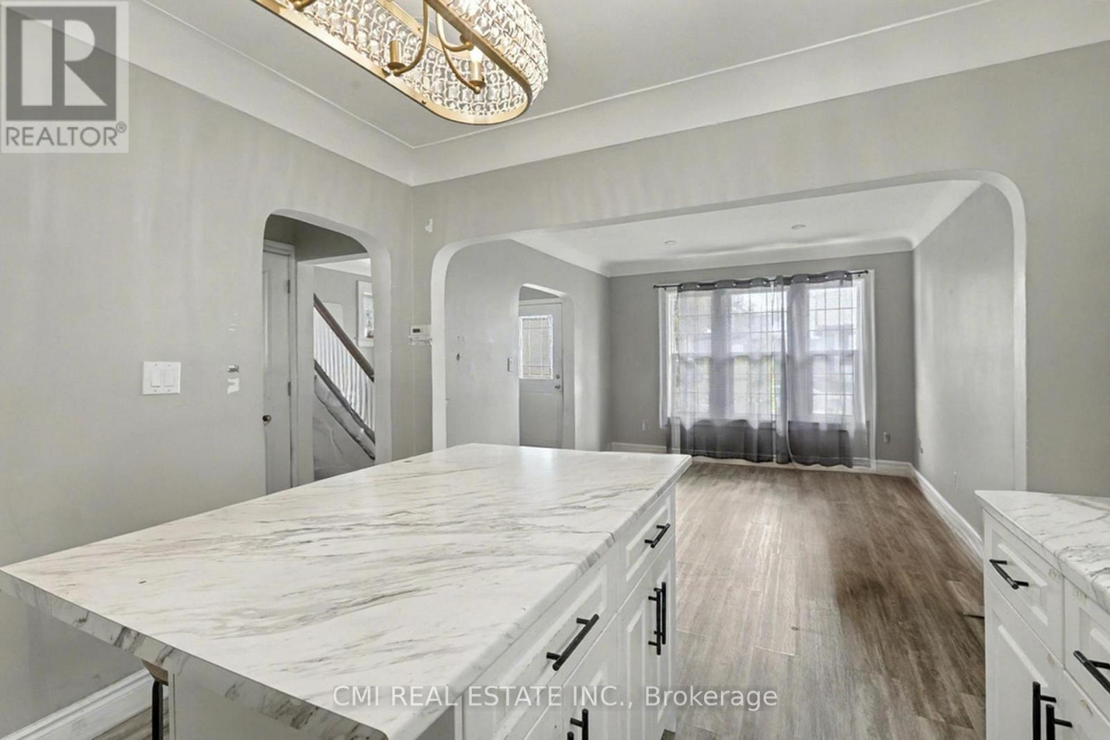 122 Montrose Street Property Photo 8