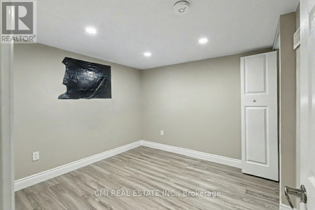 122 Montrose Street Property Photo 32