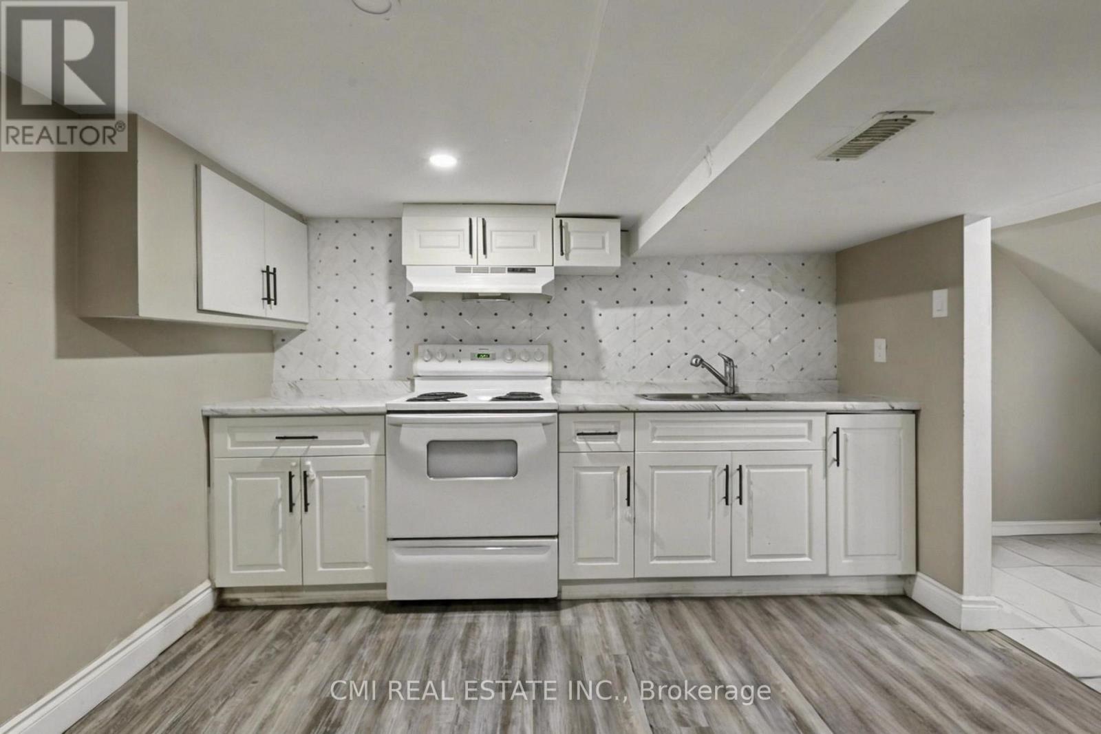 122 Montrose Street Property Photo 33