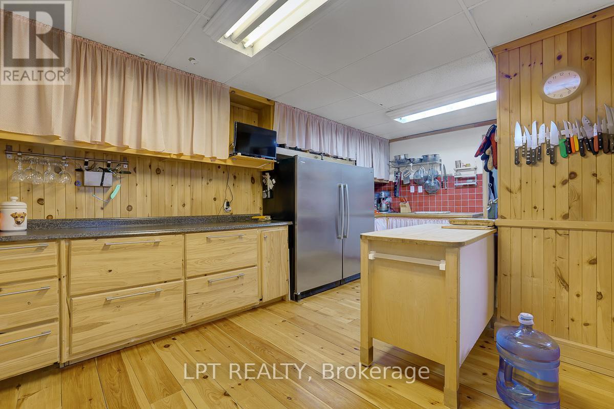 8197 Victoria Street Property Photo 10