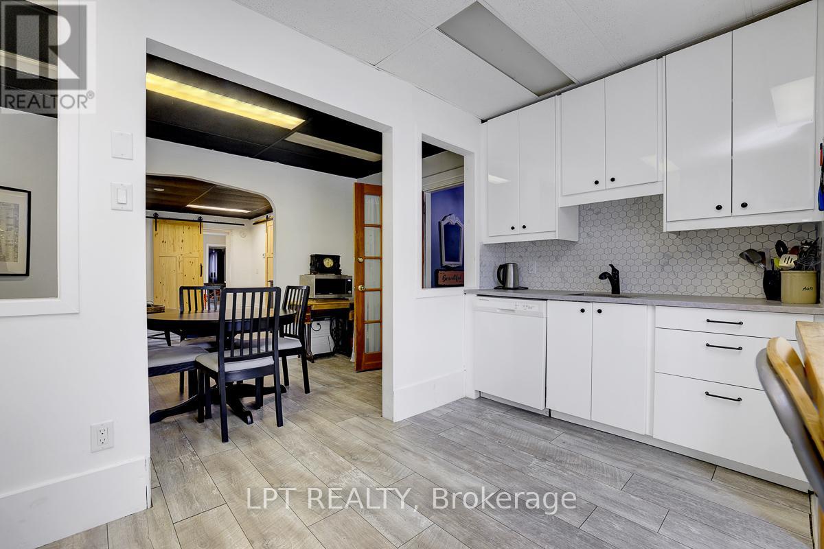 8197 Victoria Street Property Photo 28