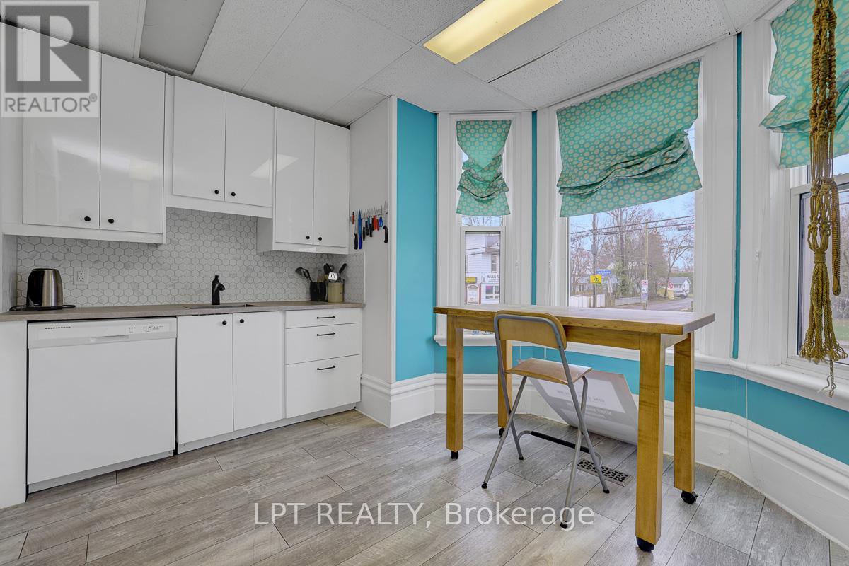 8197 Victoria Street Property Photo 7