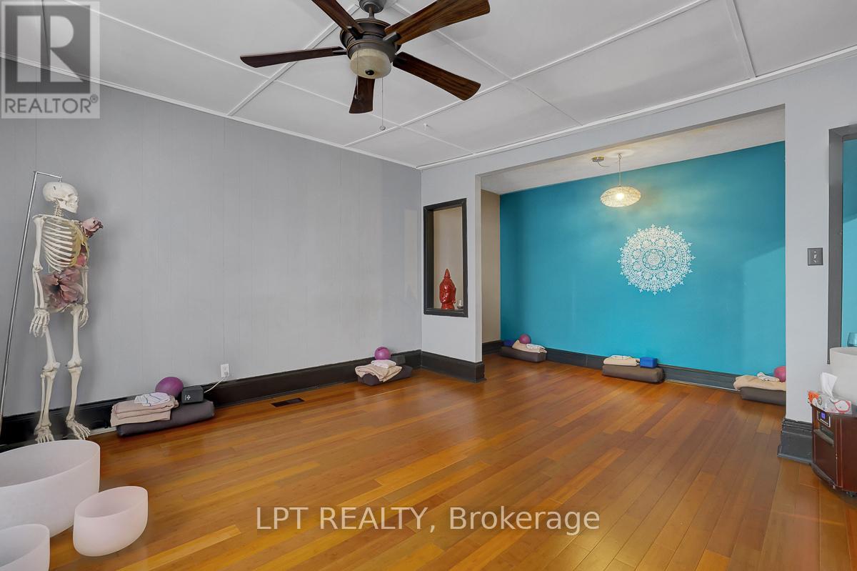 8197 Victoria Street Property Photo 14