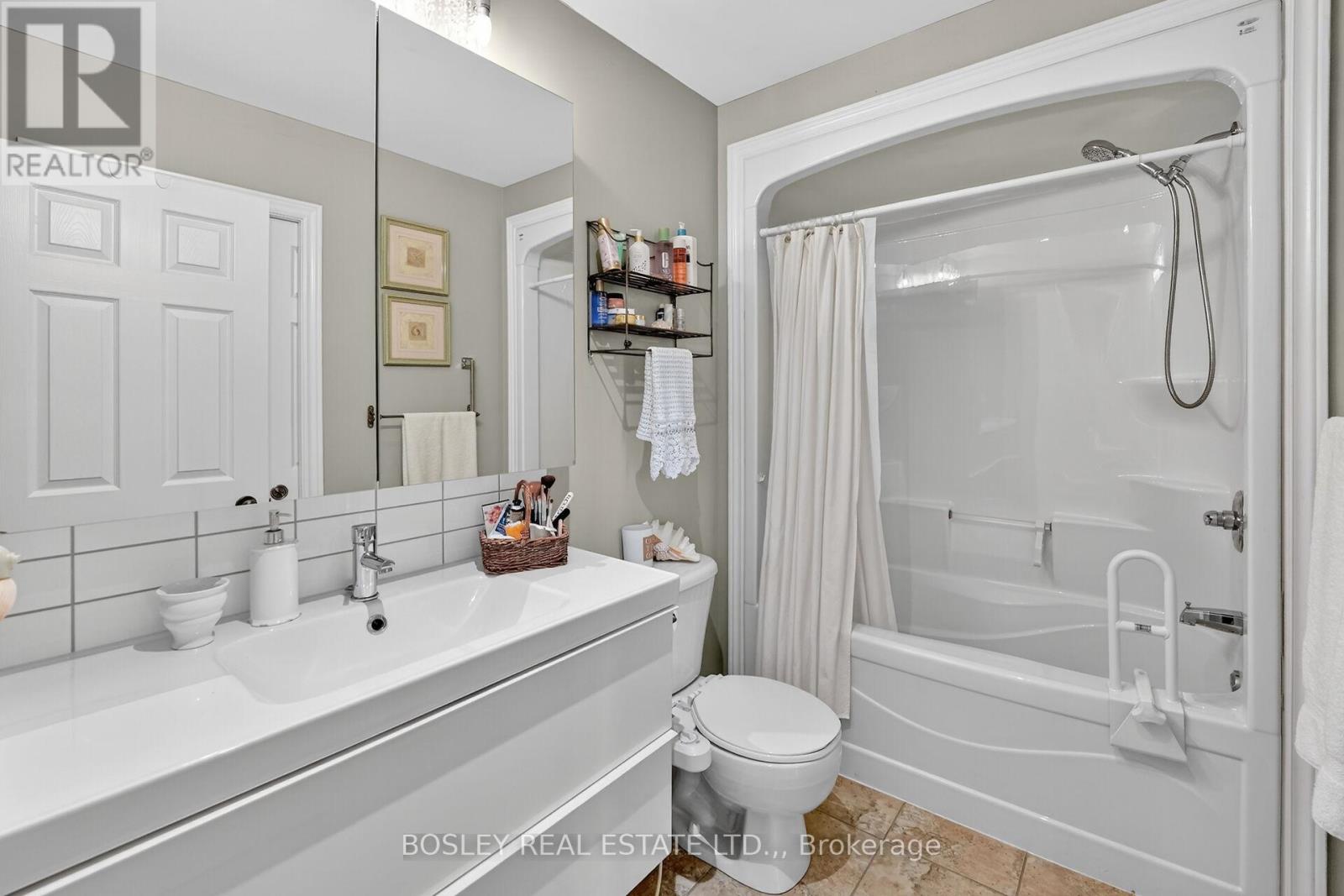 Unit 12 - 7 Gibson Place Property Photo 13